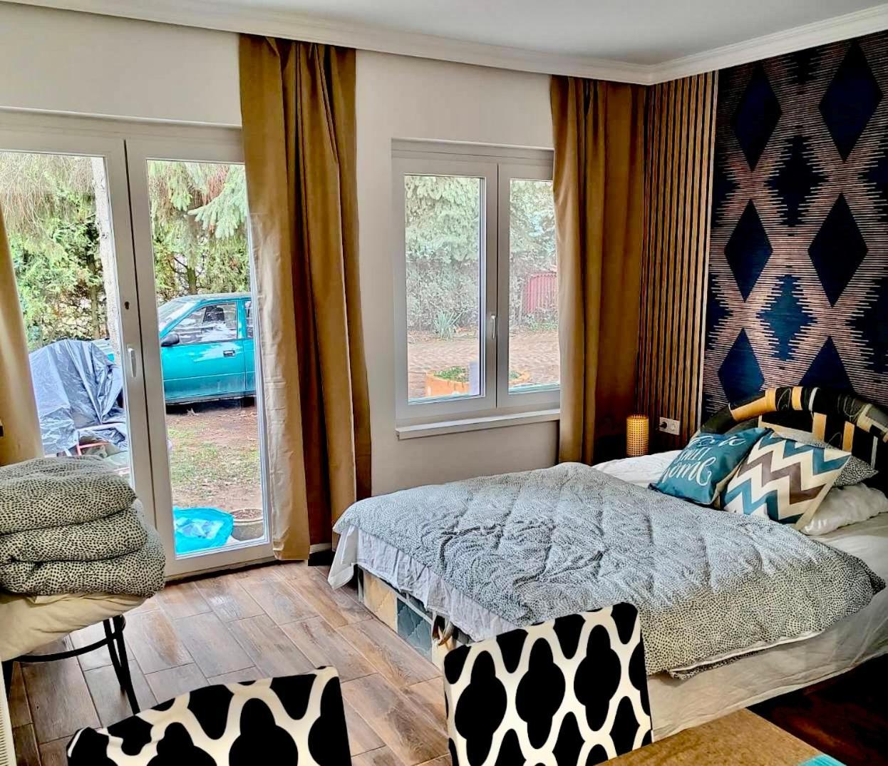 2 Rooms Retro Guesthouse In A Silent Garden Vecses Bagian luar foto
